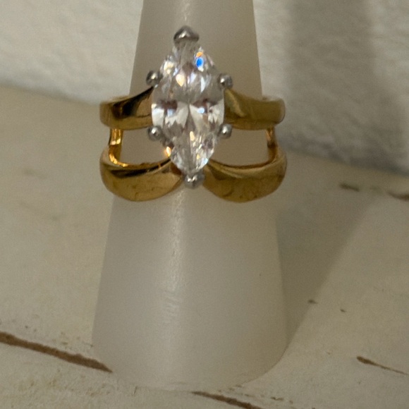 ✨ Vintage 1970s Marquise CZ Cigar Band Statement Ring - Picture 10 of 10